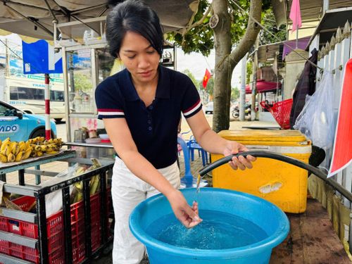 Chị Liêng Hót K’Sớt nhờ có các nguốn vốn vay ưu đãi đã từng bước cải thiện đời sống, có nước sạch để dùng và có vốn đầu tư sản xuất