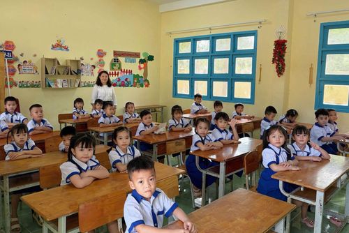 Cô và trò Trường Tiểu học Phú Quý sẵn sàng, hân hoan chào ngày khai giảng năm học mới