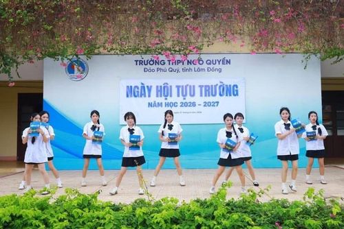 Ngày tựu trường tạo không khí phấn khởi khi bước vào năm học mới