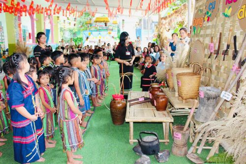Tiết học trải nghiệm "Tăng cường tiếng Việt cho trẻ em dân tộc thiểu số" tại Trường Mẫu giáo La Dạ (xã La Dạ)
