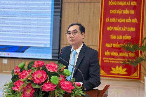 Ông Phan Đình Khiêm, Phó Chủ tịch Liên minh Hợp tác xã tỉnh Lâm Đồng phát biểu tại hội thảo