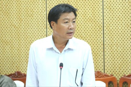 Chủ tịch UBND xã Phan Rí Cửa, Võ Minh Chiến báo cáo những nội dung đã giải đáp liên quan đến trường hợp công dân Mạch Thị Nam Hà