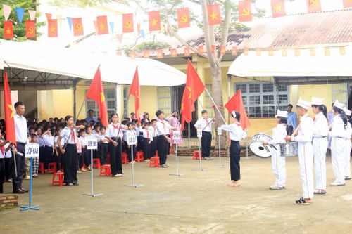 Điểm trường Đạ M’Pô có 3 cấp học, từ mầm non đến THCS, với 395 học sinh, được bố trí tại 12 lớp