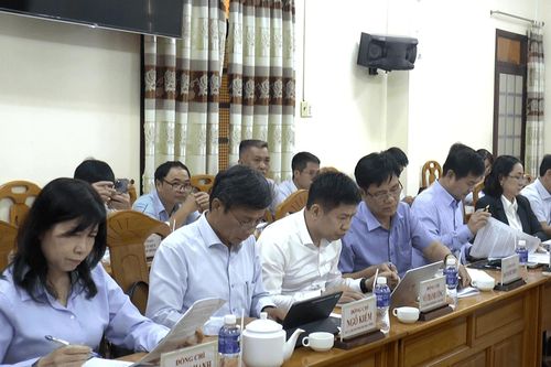 Lãnh đạo các sở, ban, ngành tham gia buổi làm việc với xã Đức Linh