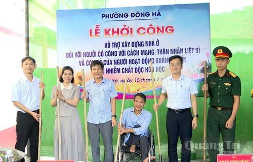 Khởi công xây dựng nhà ở cho đối tượng là con đẻ của người hoạt động kháng chiến bị nhiễm chất độc hóa ở tổ dân phố Đông Trì, phường Đông Hà - Ảnh: MTĐH