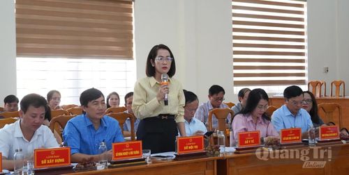 Đại diện lãnh đạo Sở Nội vụ tiếp thu và trả lời các kiến nghị, đề xuất - Ảnh: C.H