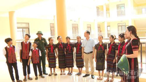 Học sinh Trường phổ thông dân tộc nội trú TH&THCS Đakrông, xã Đakrông hân hoan bước vào năm học mới - Ảnh: L.T