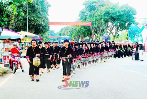 Hoạt động trình diễn văn hóa cộng đồng đường phố.