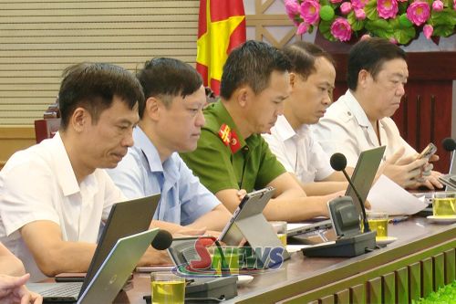 Các đại biểu dự cuộc họp.