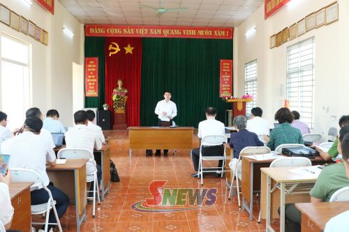 Đoàn khảo sát làm việc với UBND xã Chiềng Mung.