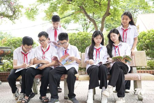 Học sinh trường THCS Nha Trang, phường Phan Đình Phùngg.