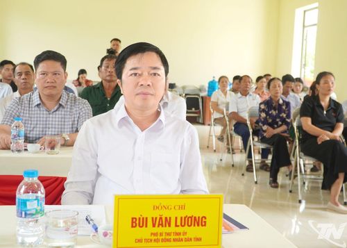 Đồng chí Phó Bí thư Tỉnh ủy, Chủ tịch HĐND tỉnh dự buổi sinh hoạt thường kỳ tháng 9.