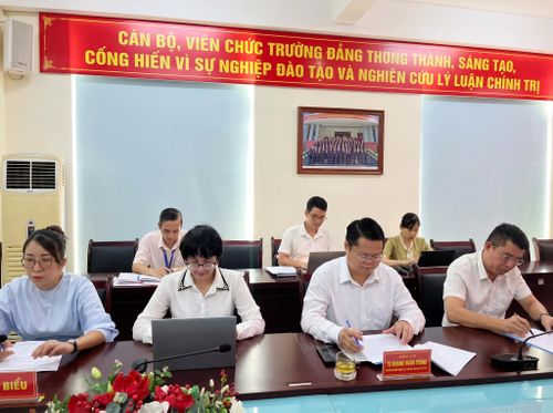 Các đại biểu dự tọa đàm. Ảnh SNews