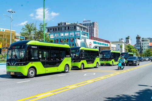  Đội xe buýt điện VinBus sẵn sàng đi vào vận hành phục vụ học sinh trên địa bàn các phường Hạ Long, Hồng Gai và Hà Tu. 