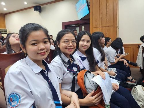 Đội tuyển ngữ văn của Thành phố Hồ Chí Minh tham dự kỳ thi chọn học sinh giỏi quốc gia năm học 2023-2024. Ảnh: Nguyễn Quyên