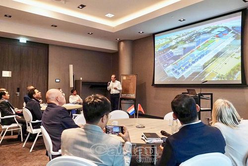 Ông Rogier Becker, điều phối viên dự án ShrimpTech Vietnam, đặt vấn đề làm sao để tôm Việt Nam cạnh tranh được trên thị trường toàn cầu.