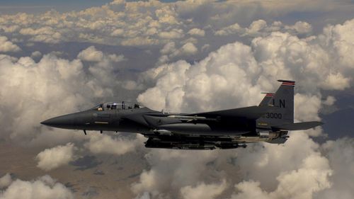Hình ảnh chiếc máy bay F-15E Strike Eagle đang tiếp nhiên liệu trên không. Ảnh NI