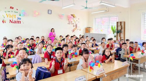 Cô và trò trường Tiểu học Đỗ Ngọc Du sẵn sàng chào đón năm học mới 2026-2027 (Ảnh: Nhà trường cung cấp)