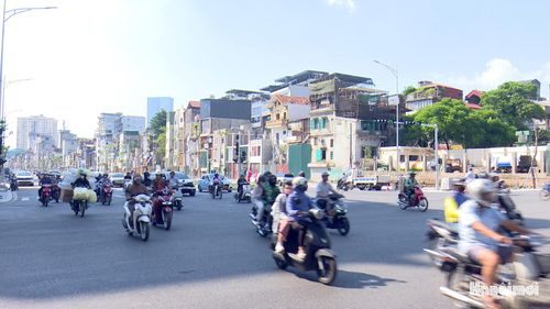 Tuyến đường mới rộng rãi, thuận lợi hơn cho người dân di chuyển. Ảnh: Lại Tấn