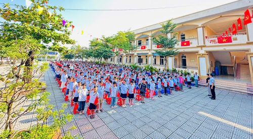 Thầy và trò Trường Tiểu học Tam Hưng 2 sẵn sàng bước vào năm học mới. Ảnh Bình Minh 