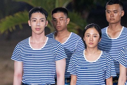 Erik sợ muộn tập hợp nên đã không kịp rửa hết mặt vào buổi sáng.