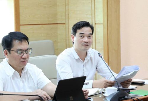 Cục trưởng Cục An toàn thực phẩm Chu Quốc Thịnh phát biểu, làm rõ thêm một số nội dung của dự thảo. Ảnh: Trần Minh