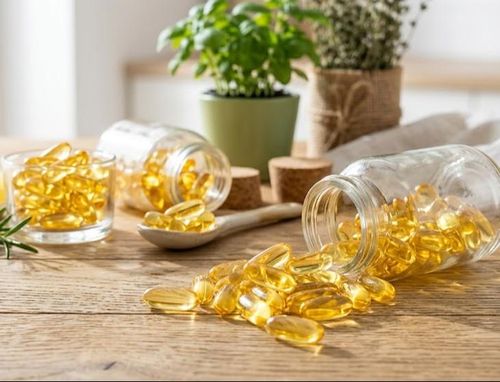 Ăn cá tự nhiên cung cấp omega-3 và các dưỡng chất khác. Ảnh minh hoạ AI.