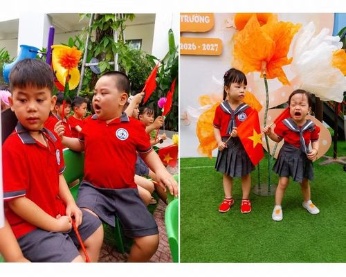 Có em mếu máo khóc vì chưa muốn rời vòng tay bố mẹ; có em ngáp dài, dụi mắt vì vẫn còn cơn buồn ngủ; cũng có em ngơ ngác trước sân trường đông người…