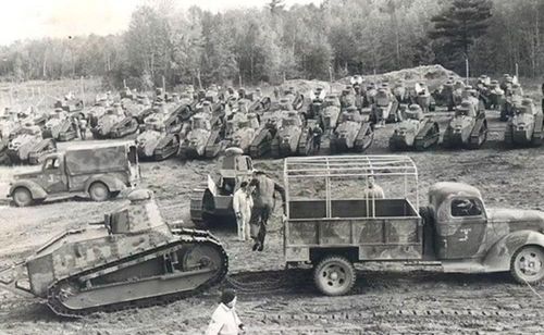 Tuy nhiên, tốc độ không phải yêu cầu hàng đầu khi M1917 được thiết kế. Xe được chế tạo để đi cùng bộ binh và vượt qua địa hình chiến trường.