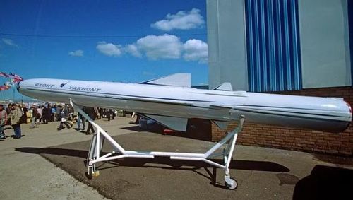 Và tới tháng 8/2023, hãng thông tấn Tasnim liên kết với Vệ binh Cách mạng Hồi giáo Iran (IRGC) đã đưa tin về việc bắt đầu thử nghiệm nguyên mẫu tên lửa hành trình siêu thanh.