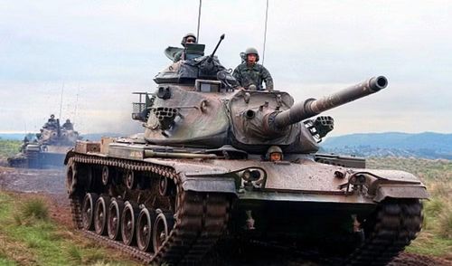 M48 Patton là bước tiến lớn của Mỹ sau Thế chiến II. Tuy nhiên, đến cuối thập niên 1950, thiết kế này bắt đầu bộc lộ giới hạn. Liên Xô đã đưa vào sử dụng những xe tăng như T-54 và T-62, khiến Mỹ phải tìm cách duy trì ưu thế về hỏa lực và khả năng chiến đấu.