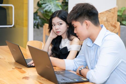 Lỗi lầm hay vấn đề của một người không gây chú ý nhiều như họ nghĩ. Ảnh minh họa: Phương Lâm. 