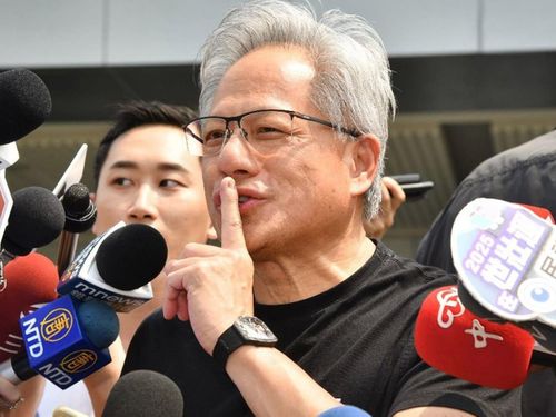 Mẫu đồng hồ Jensen Huang đeo tại Computex Taipei tháng 5/2025 được sản xuất giới hạn 80 chiếc. Ảnh: Hu Ruiqi/TVBS.