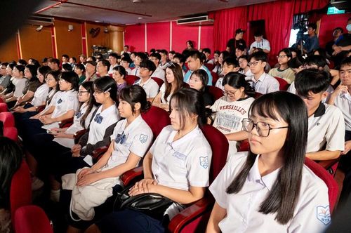 Học sinh, sinh viên tham dự tọa đàm