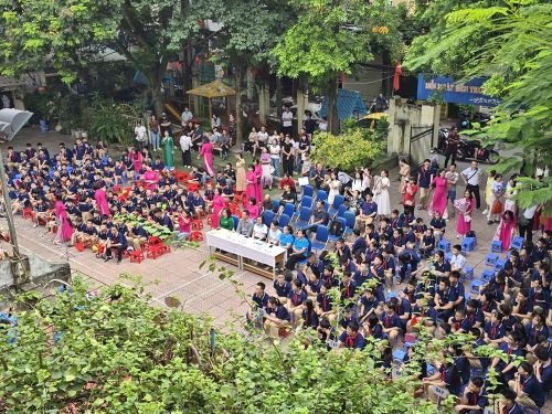 Đông đảo học sinh và phụ huynh dự Lễ khai giảng tại ngôi trường đặc biệt
