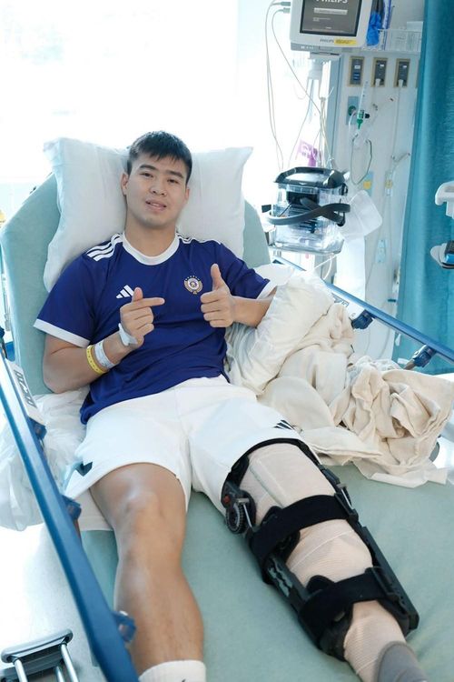 Duy Mạnh đã phẫu thuật thành công và cần 6-9 tháng để tập phục hồi. Ảnh: FBNV