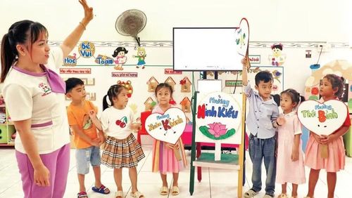 Giờ hoạt động vừa học, vừa chơi của học sinh Trường mầm non 2 Tháng 9, thành phố Cần Thơ. (Ảnh: PHÚC KHANG)