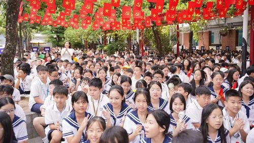 Niềm hân hoan chào mừng năm học mới. (Ảnh: NTCC)