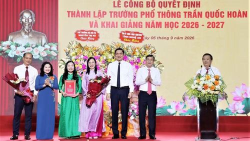 Lễ công bố Quyết định thành lập Trường phổ thông Trần Quốc Hoàn và khai giảng năm học 2026-2027. (Ảnh: PQ)