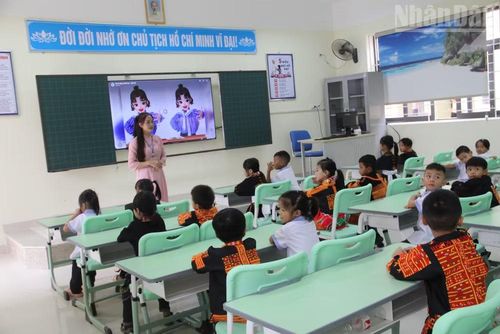 Các phòng học của trường đều được xây dựng khang trang với nhiều trang thiết bị dạy và học hiện đại. (Ảnh: QUỐC ĐẠT)