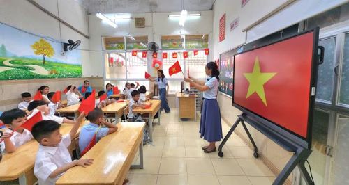Học sinh Trường tiểu học Bình Minh luôn được các thầy, cô giáo hỗ trợ, chăm sóc, giáo dục chu đáo. (Ảnh: LONG THÀNH)