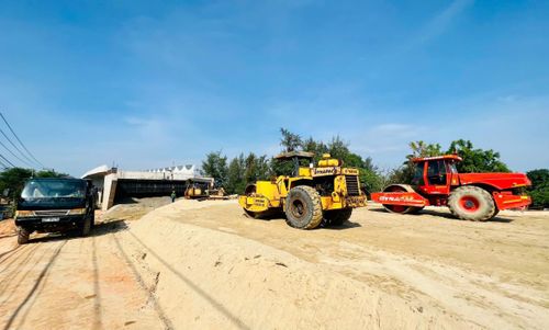 Hai đường dẫn cầu Nghĩa Tự đang được đẩy nhanh tiến độ.