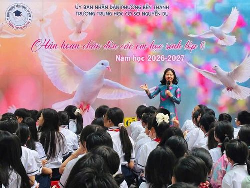  Trường THCS Nguyễn Du, phường Bến Thành đón năm học mới trong tâm thế mới. 