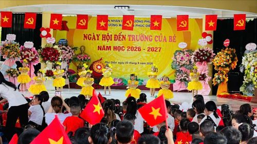 Các bé Trường Mầm non Phúc Diễn, Hà Nội, vui ngày khai trường. Ảnh: HUYỀN NGUYỄN