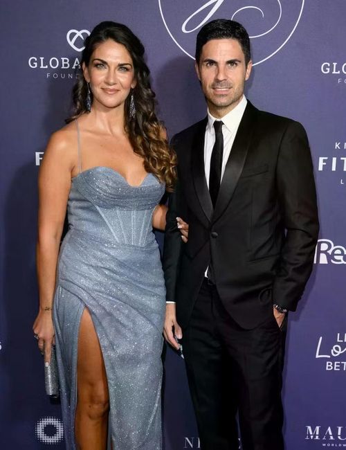 Diễn viên kiêm người mẫu Lorena Bernal là vợ của HLV Mikel Arteta (Arsenal). Sinh tại Argentina và lớn lên ở Tây Ban Nha, cô bước vào nghề người mẫu từ năm 7 tuổi rồi đăng quang Hoa hậu Tây Ban Nha khi mới 17 tuổi. Lorena sau đó chuyển sang diễn xuất, từng góp mặt trong loạt phim Mỹ Chuck và CSI: Miami. Người đẹp gặp Arteta tại San Sebastian năm 2002, trước khi cùng ông xây dựng gia đình với 3 con trai. Ảnh: WireImage.