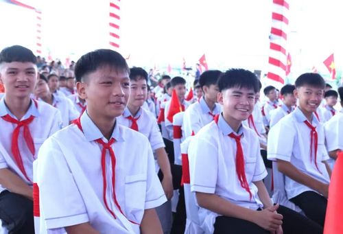  Niềm vui của học sinh Trường Phổ thông nội trú liên cấp TH&THCS Sơn Kim 1 trong ngày khai giảng. 