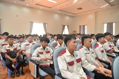 Sinh viên Trường Cao đẳng Kỹ nghệ Dung Quất.