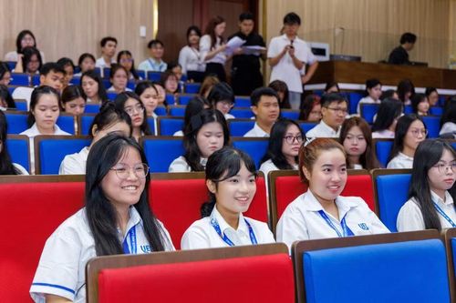Sinh viên Trường Đại học Kinh tế - Luật, Đại học Quốc gia TPHCM (UEL) trong lễ khai giảng năm học 2026-2027.