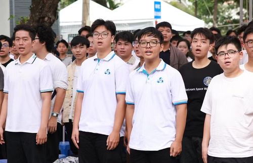 Hòa chung không khí khai giảng năm học mới trên cả nước, Trường Đại học Bách khoa (Đại học Quốc gia TPHCM) cũng tổ chức lễ khai giảng năm học 2026-2027, chào đón hơn 6.000 tân sinh viên khóa 2026.