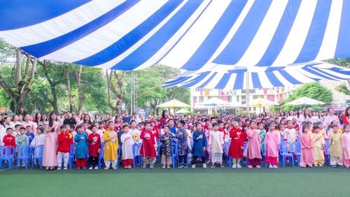Không khí hân hoan của ngày khai giảng.
